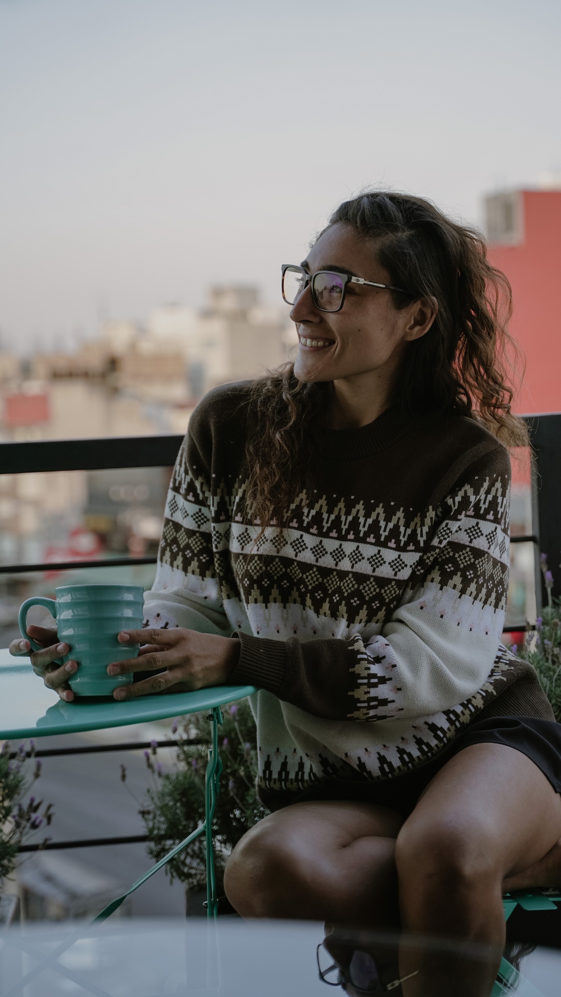 Mujer tomando café